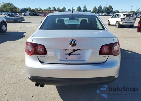 2010 Volkswagen Jetta Limited z USA, uszkodzony, nr VIN 3VWAX7AJ4AM152049
